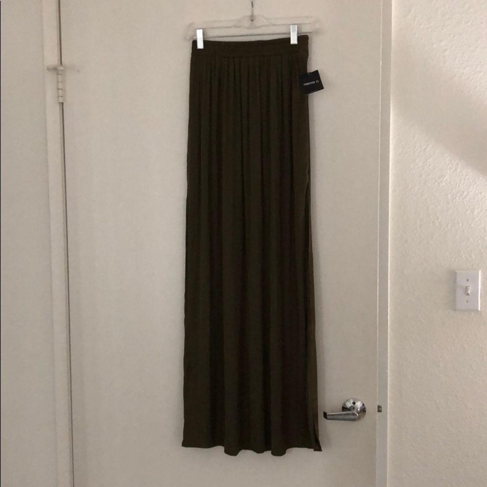 Army green maxi skirt with M slit